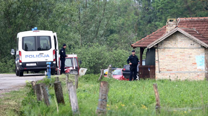 Nakon višesatnih pregovora predao se muškarac koji je pucao po obiteljskoj kući (Foto: Pixell)