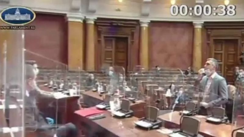 Kaos u Skupštini Srbije