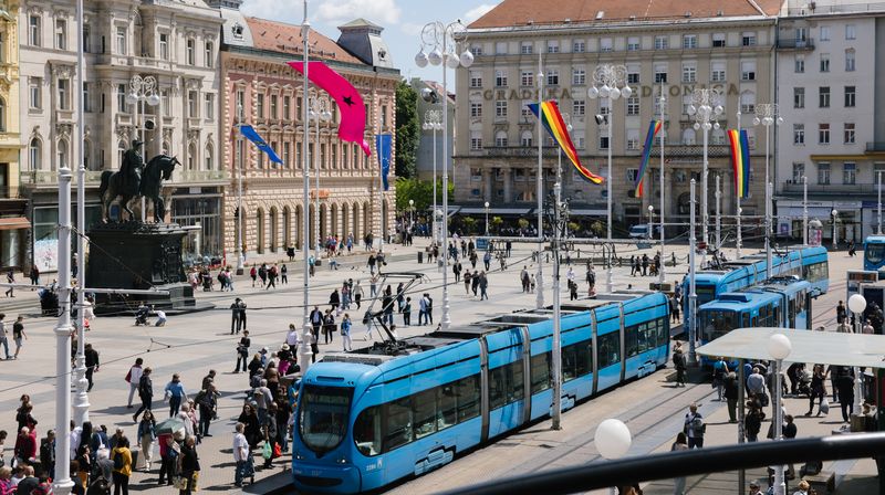 Zagreb pride zastave po zagrebačkim trgovima