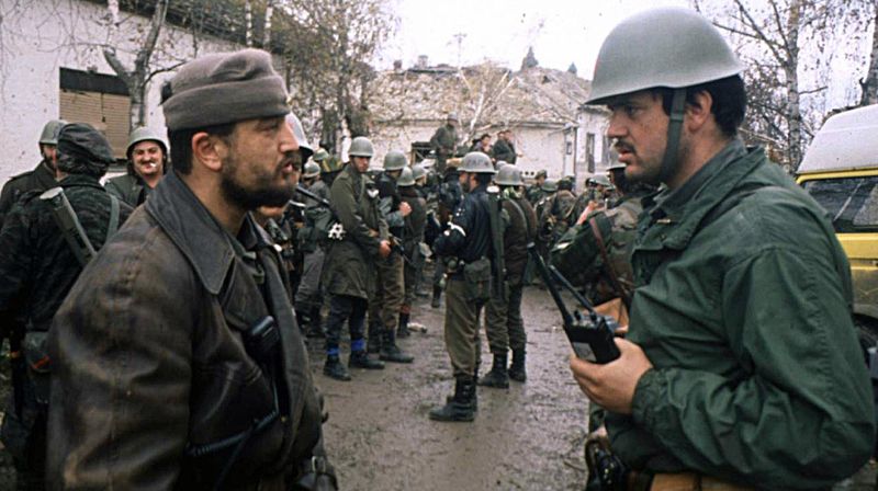 Srpska paravojska i JNA u Vukovaru 1991. godine (Foto: Arhiva/AFP)