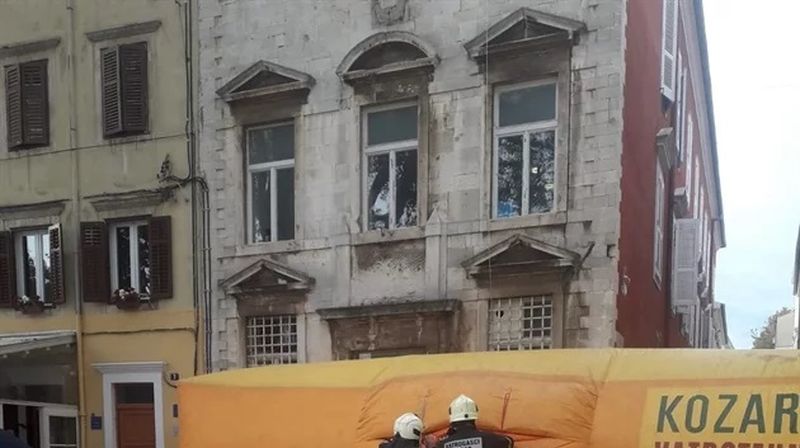Muškarac u Zadru prijeti da će se baciti sa zgrade (Foto: Zadarski.hr) - 5