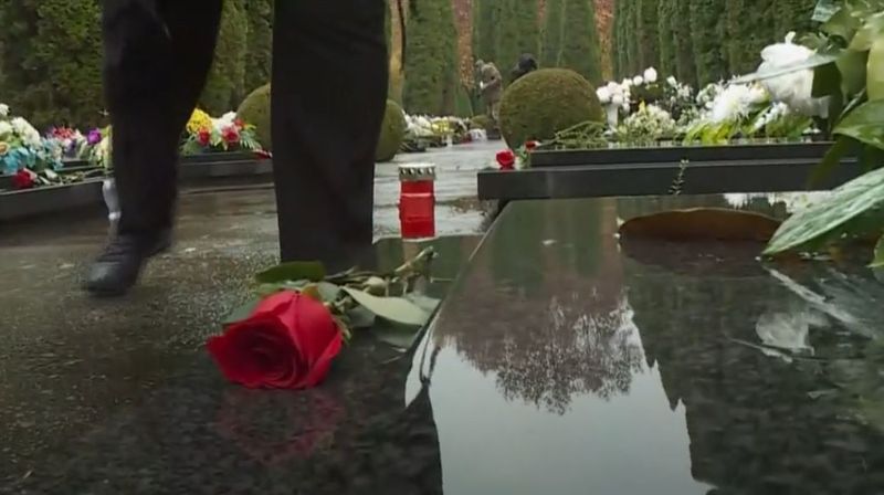Majke polažu cvijeće u Vukovaru - 3