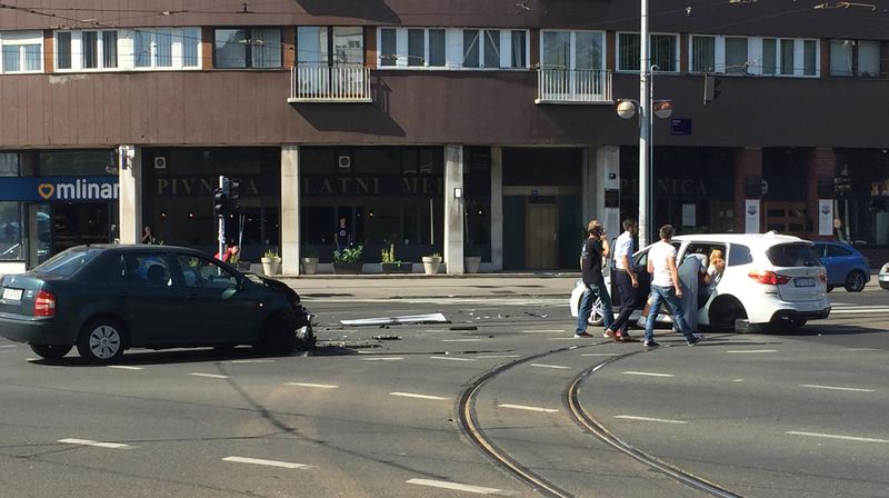 Sudar na križanju Savske i Vukovarske (Foto: Dnevnik.hr)