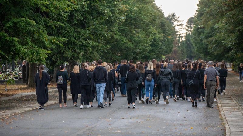Sprovod ubijene studentice Mihaele - 8