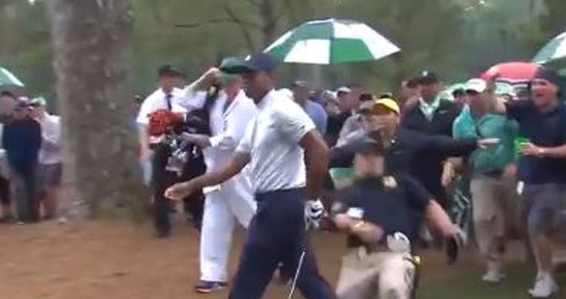 Zaštitar uklizao Tigeru Woodsu (Screenshot)