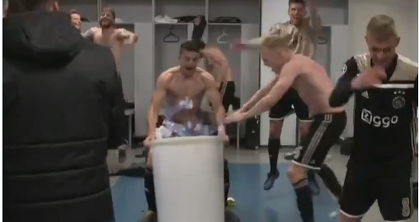 Dušan Tadić slavi u svlačionici (Screenshot)