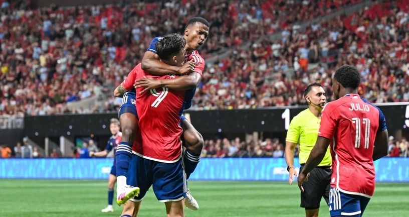 Petar Musa (u sredini)