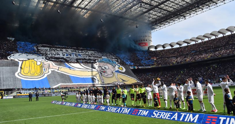 Interovi navijači na gradskom derbiju s Milanom (Foto: AFP)