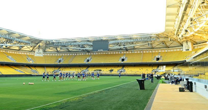 Dinamo na stadionu AEK-a