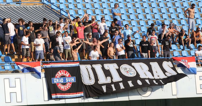 Ultrasi Cibalije na stadionu u Vinkovcima