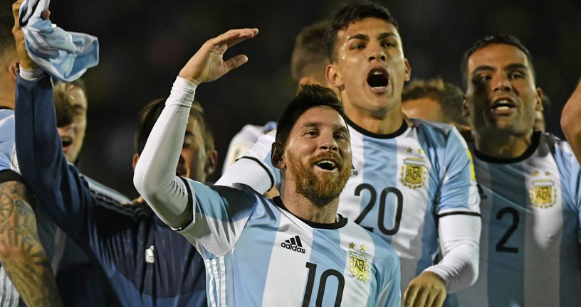 Messi slavi sa suigračima (Foto: AFP)