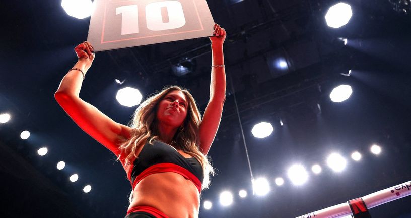 Ring djevojka na spektaklu Canelo - Crawford