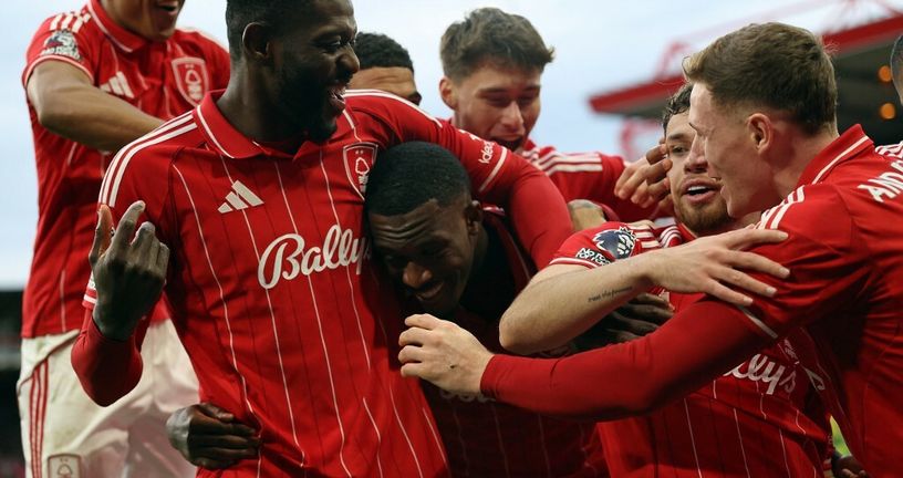 Callum Hudson-Odoi (u sredini)