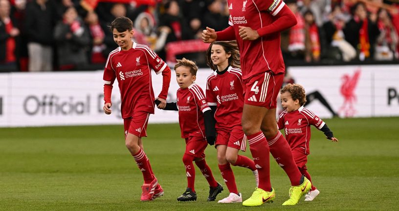 Jotini sinovi i bratići prije utakmice