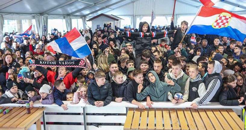 Doček za Kuzmanovića i Raužana