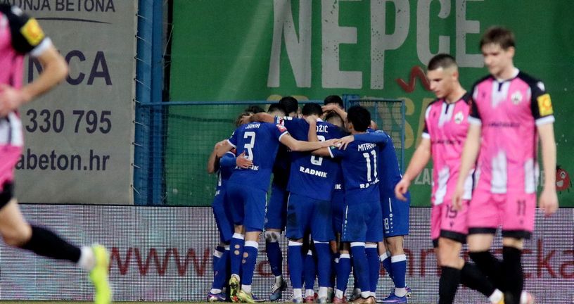 Igrači Slavena slave pobjedu