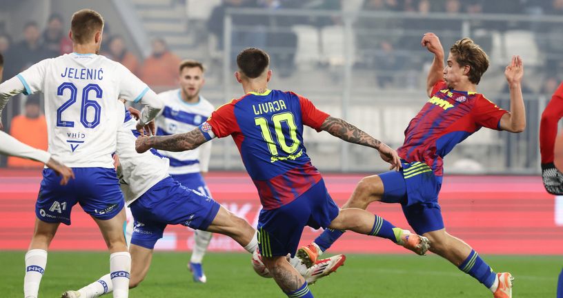 Rokas Pukštas postiže pogodak za 0:2 na Opus Areni