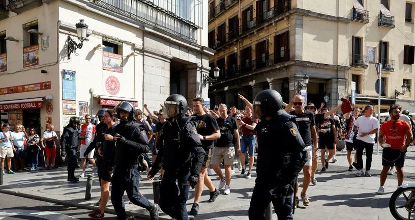 Policija i navijači u Madridu