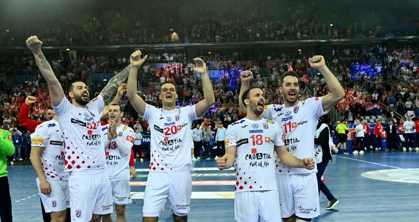 Slavlje hrvatskih rukometaša nakon Slovenije