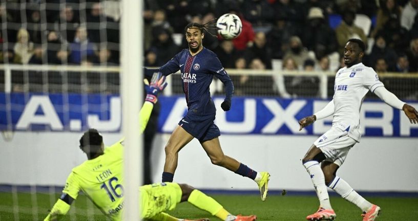 Bradley Barcola zabio Auxerreu