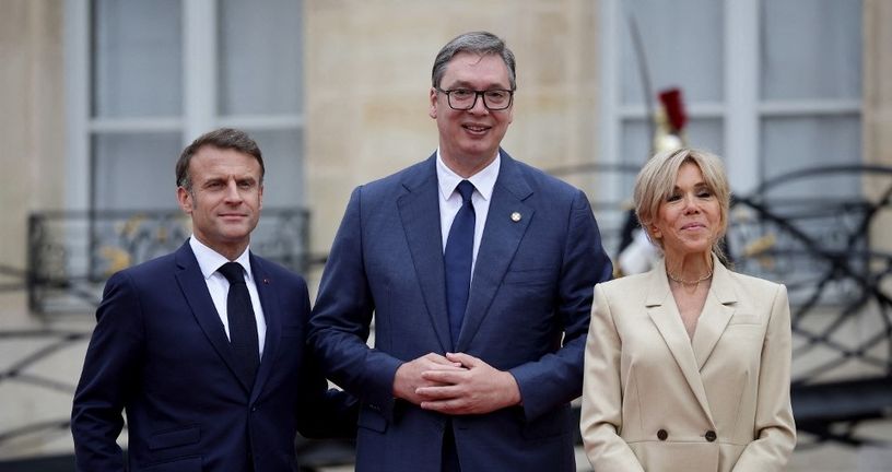 Aleksandar Vučić s Brigitte i Emmanuelom Macronom