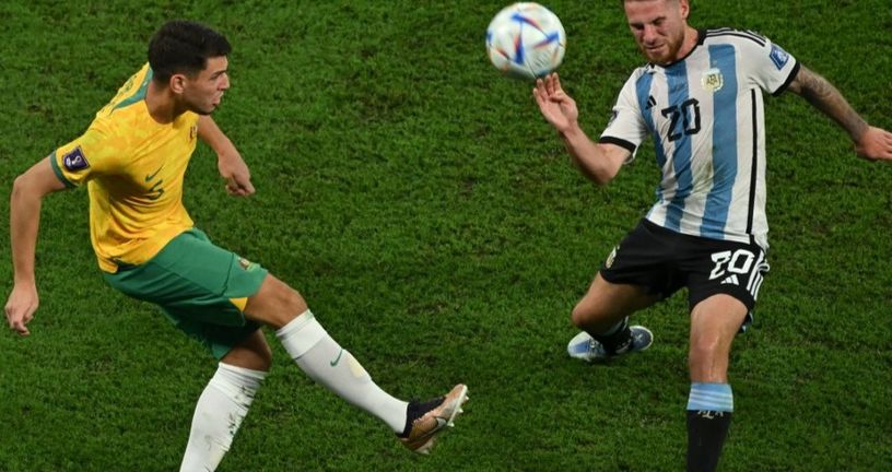 Fran Karačić u dresu Australije protiv Argentine