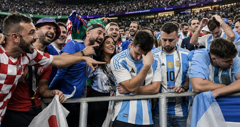 Navijači koji se rugaju Argentincima