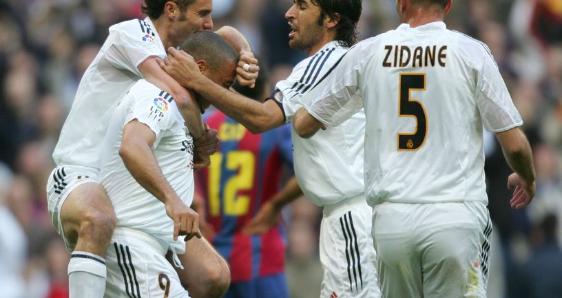 Ronaldo, Ivan Helguera, Raul Gonzalez i Zinedine Zidane (Foto: AFP)