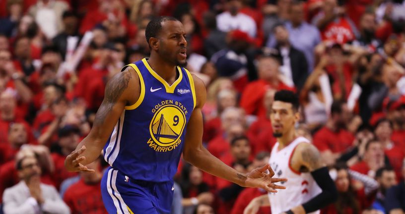 Iggy slavi tricu Warriorsa (Foto: AFP)