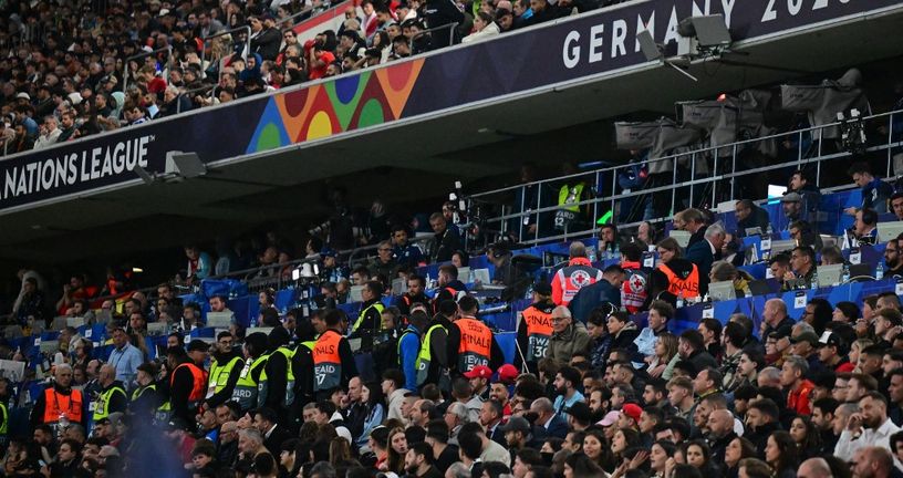 Navijač pao s tribine