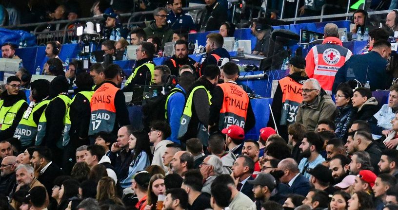 Navijač pao s tribine