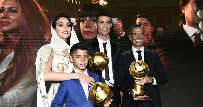 Cristiano Ronaldo, Jorge Mendes, Georgina Rodriguez i Cristiano Jr. (Foto: AFP)