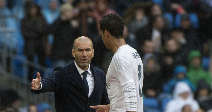 Zinedine Zidane i Raphael Varane (Foto: AFP)