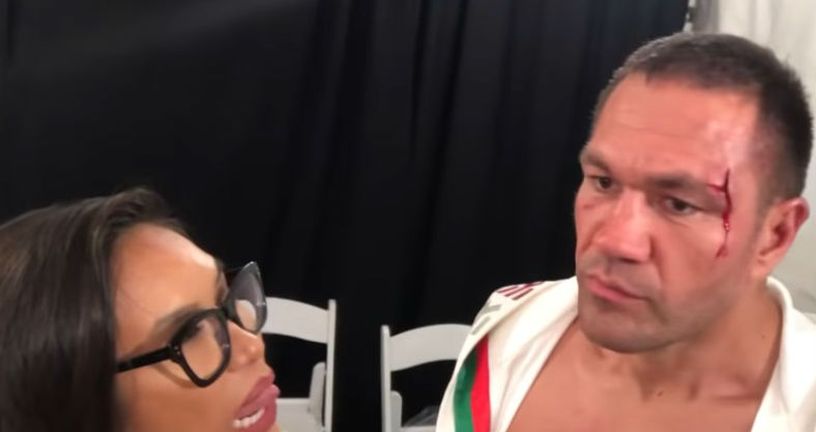 Pulev poljubio novinarku (Screenshot)