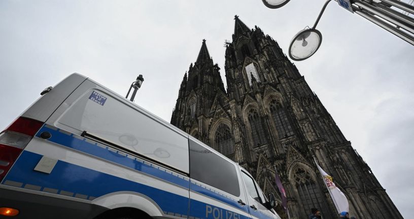 Policija ispred katedrale u Koelnu