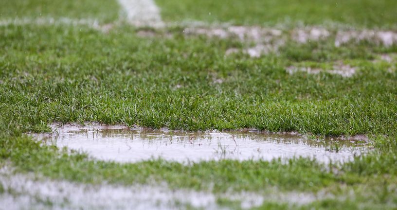 Kišom natopljen travnjak (Photo: Luka Stanzl/PIXSELL)