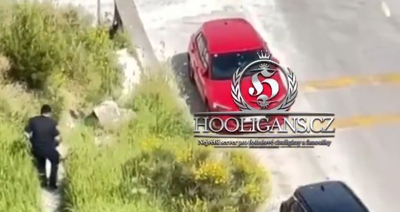 Navijač bježi policiji