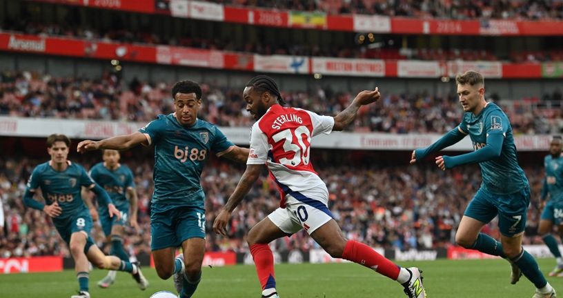 Tyler Adams i Raheem Sterlingduring