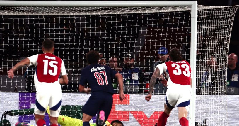 David Raya brani kazneni udarac PSG-u