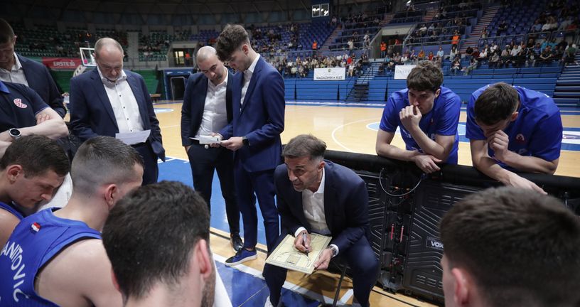 Josip Sesar i igrači Cibone