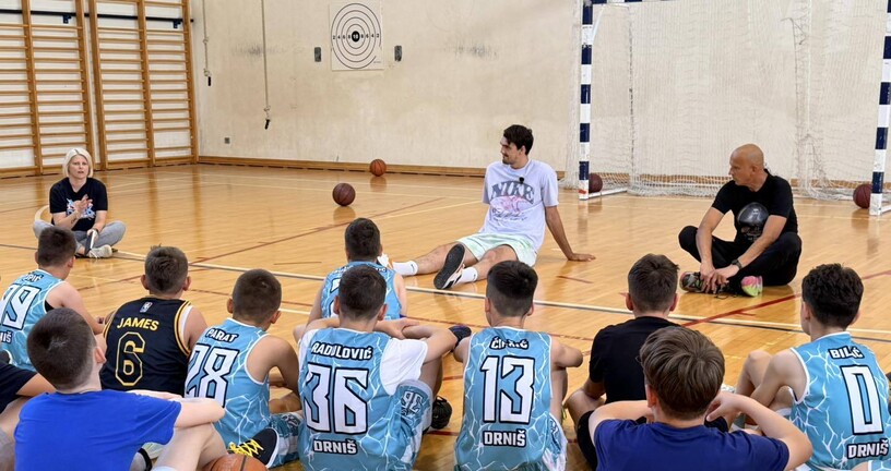 Dario Šarić posjetio školu košarke DOŠK u Drnišu
