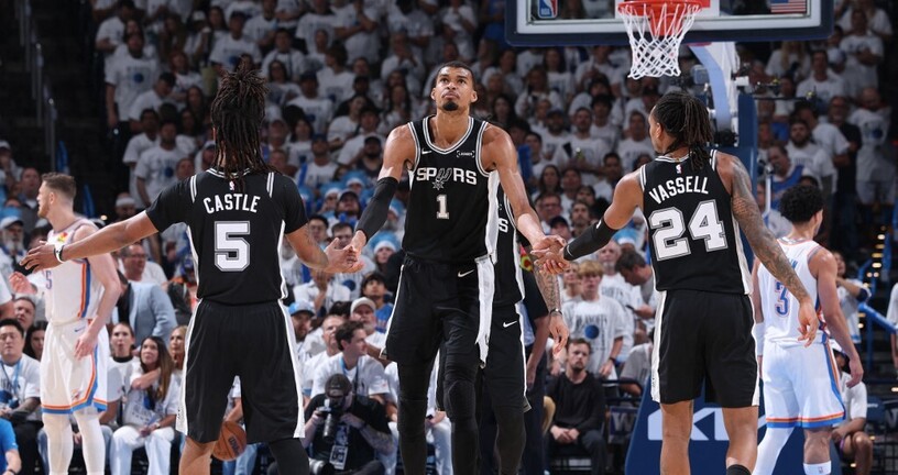 Wembanyama i suigrači iz San Antonio Spursa