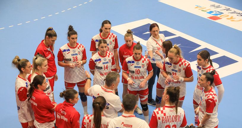 Izbornik Obrvan i hrvatske rukometašice
