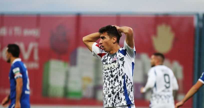 Iker Almena se hvata za glavu