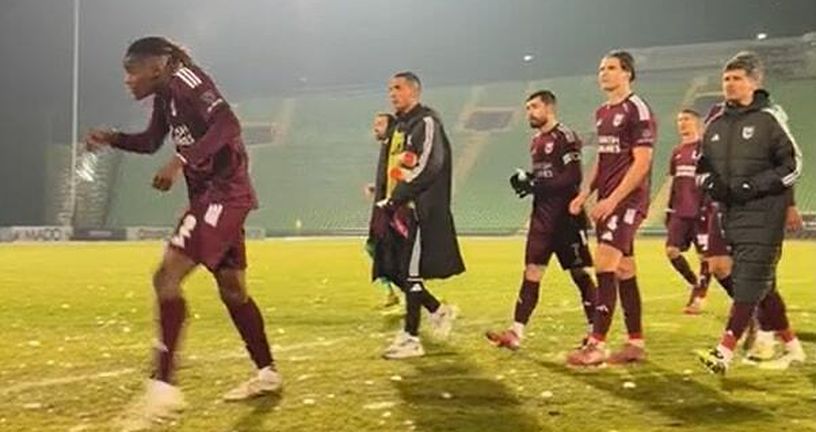 Igrači Sarajeva pod napadom gruda snijega