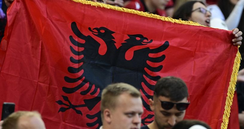 Albanska zastava
