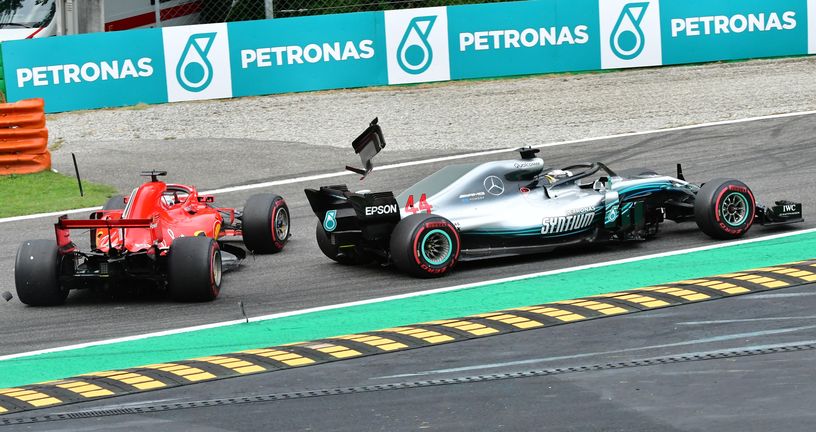 Sudar Vettela i Hamiltona u prvom krugu Velike nagrade Italije (Foto: AFP)