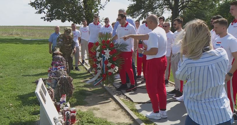 Košarkaši odali počast žrtvama domovinskog rata (GOL.hr)