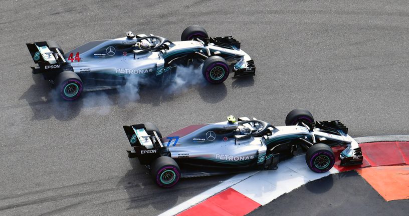 Lewis Hamilton i Valtteri Bottas na stazi (Foto: AFP)