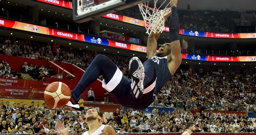 Donovan Mitchell zakucava (Foto: AFP)